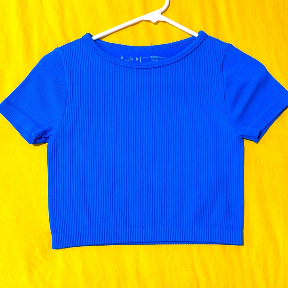 Blue cropped tee